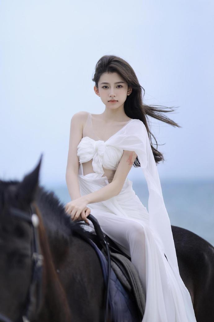 一直游到海水变蓝 封面