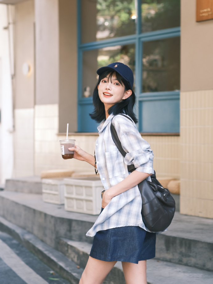他是谁 剧照